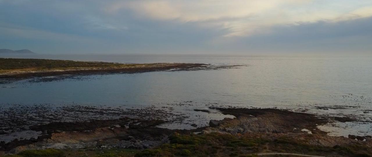 Schulphoek Seafront House Hermanus Exterior foto The coast of Inishboffin